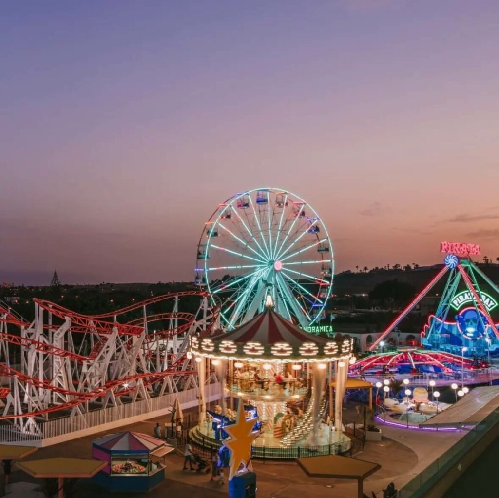 Attraction at Holiday World Maspalomas in the evening