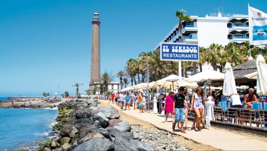 el senador restaurant next to the lighthouse and beach of maspalomas