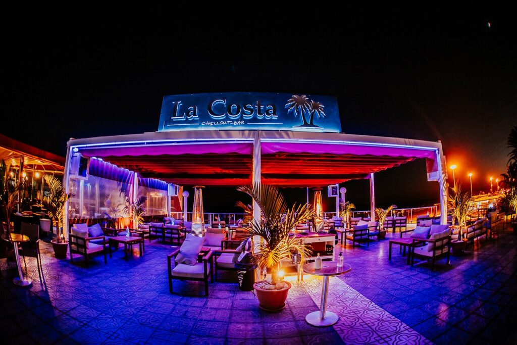 La Costa Cocktail & Bar at night