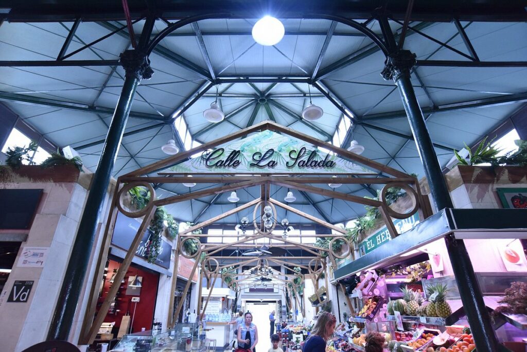 inside of mercado del puerto in las palmas