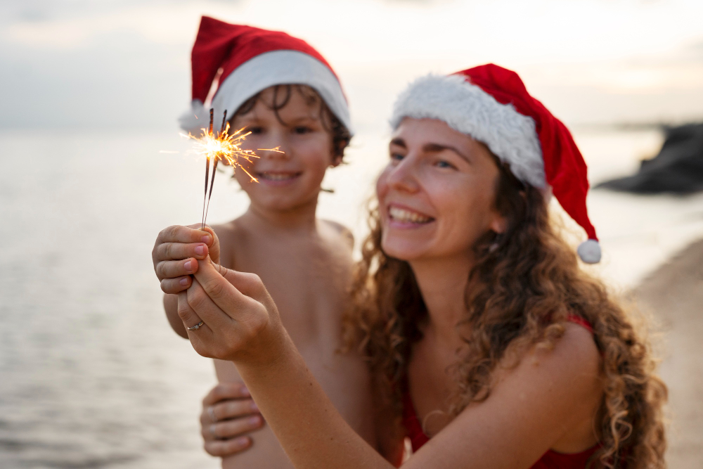 madre e hijo disfrutando la navidad
